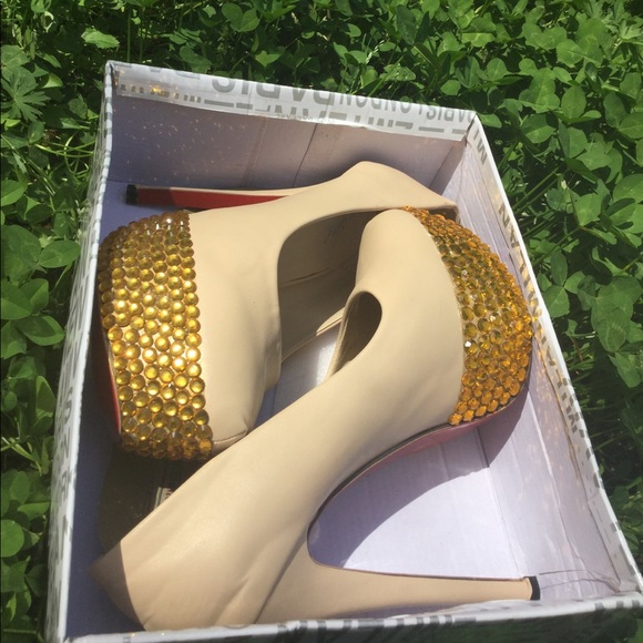 Red bottom platform heels - Picture 3 of 4